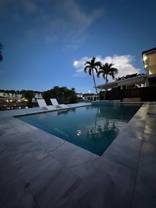 Lovers Cove Tamiami エクステリア 写真
